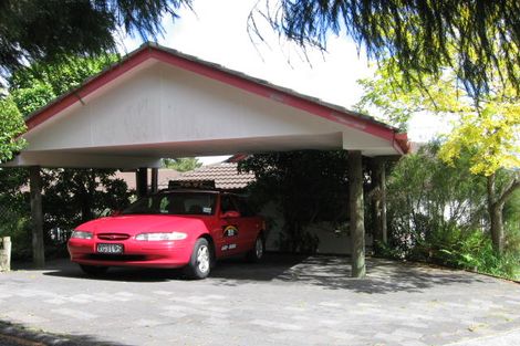 Photo of property in 2/124 Sunset Road, Unsworth Heights, Auckland, 0632