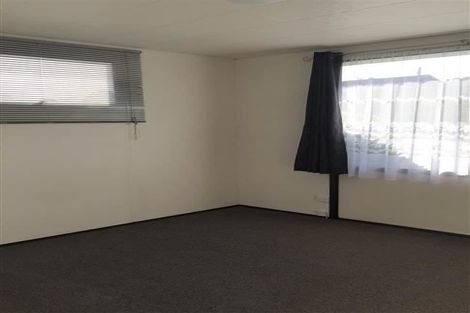 Photo of property in 1/4 Hanson Place, West Harbour, Auckland, 0618