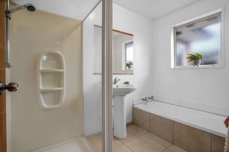 Photo of property in 17 Broadbent Street, Riccarton, Christchurch, 8041