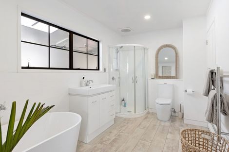 Photo of property in 14a Motuora Road, Manly, Whangaparaoa, 0930