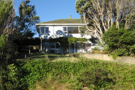 Photo of property in 11 Miles Crescent, Newlands, Wellington, 6037
