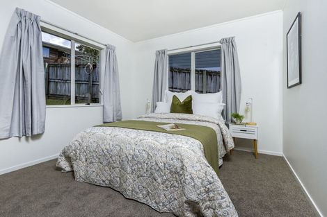 Photo of property in 2/13 Valecrest Place, Bayview, Auckland, 0629