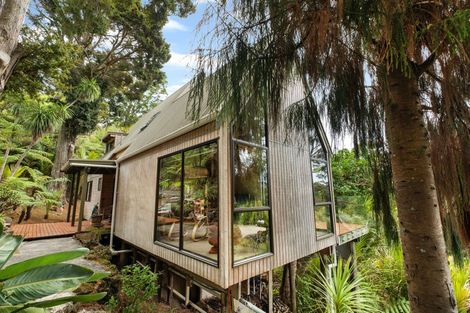 Photo of property in 68 Laingholm Drive, Laingholm, Auckland, 0604