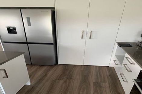 Photo of property in 29b Glanmire Road, Newlands, Wellington, 6037