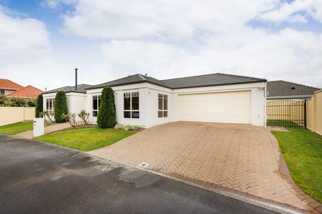 Photo of property in 5 Fountain Court, Palmerston North, 4410