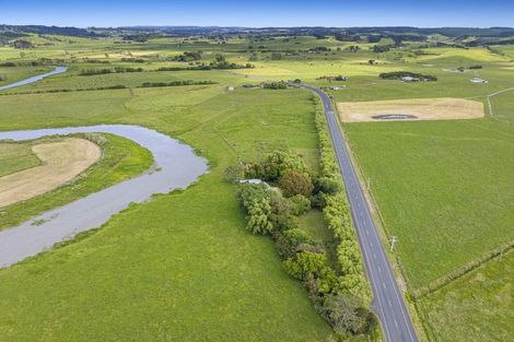 Photo of property in 2162 State Highway 16, Helensville, 0875