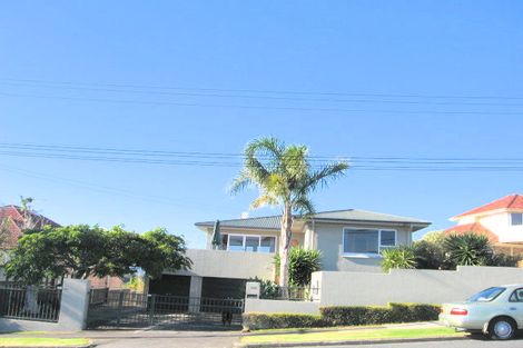 Photo of property in 109 Bleakhouse Road, Mellons Bay, Auckland, 2014