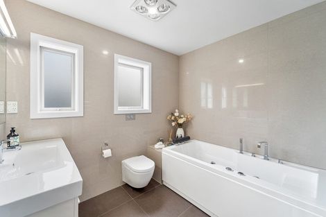 Photo of property in 19 Robin Lane, Browns Bay, Auckland, 0630