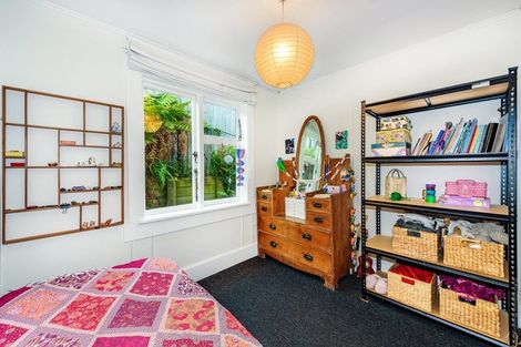 Photo of property in 10 Cornwall Road, Lyttelton, 8082