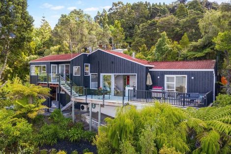 Photo of property in 27 Takahe Road, Titirangi, Auckland, 0604