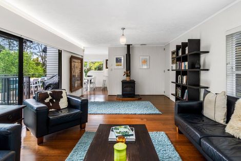 Photo of property in 68 Woodfern Crescent, Titirangi, Auckland, 0604