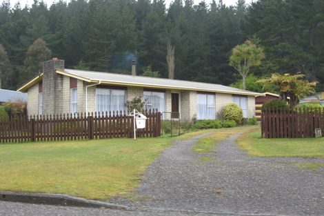 Photo of property in 6 Mawhera Street, Dobson, Greymouth, 7805