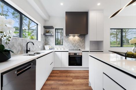 Photo of property in 3/81 Vodanovich Road, Te Atatu South, Auckland, 0610