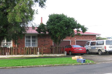 Photo of property in 2 Ranfurly Road, Papatoetoe, Auckland, 2104