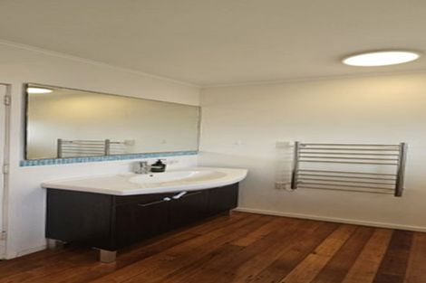 Photo of property in 17 Ellen Avenue, Hillcrest, Auckland, 0627