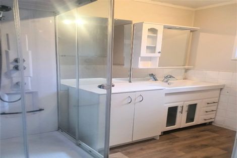 Photo of property in 2 Bellringer Road, Massey, Auckland, 0614