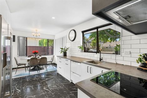 Photo of property in 2/16 James K Baxter Place, Addington, Christchurch, 8024