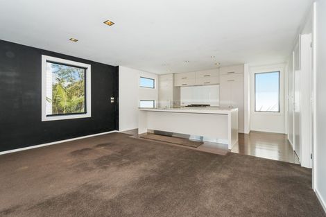 Photo of property in 100 Lake Road, Northcote, Auckland, 0627