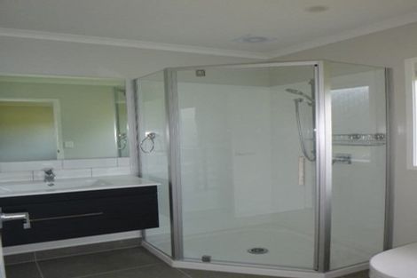 Photo of property in 120 Matua Road, Huapai, Kumeu, 0810