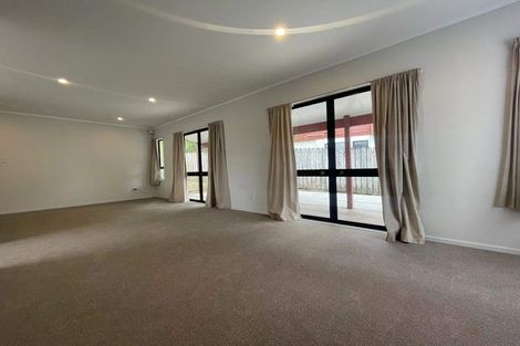 Photo of property in 6 Thalia Place, Totara Vale, Auckland, 0629