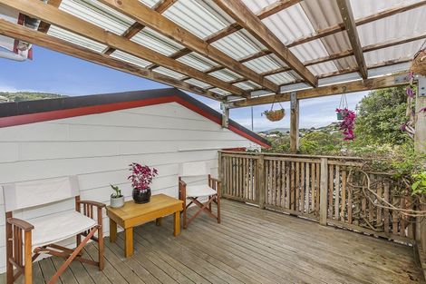Photo of property in 15 Woolwich Close, Whitby, Porirua, 5024