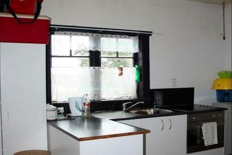 Photo of property in 205 Waimumu Road, Massey, Auckland, 0614