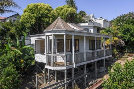 Photo of property in 2 Hadfield Terrace, Bluff Hill, Napier, 4110