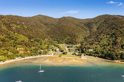 Photo of property in 1992 Queen Charlotte Drive, Momorangi Bay, Picton, 7281