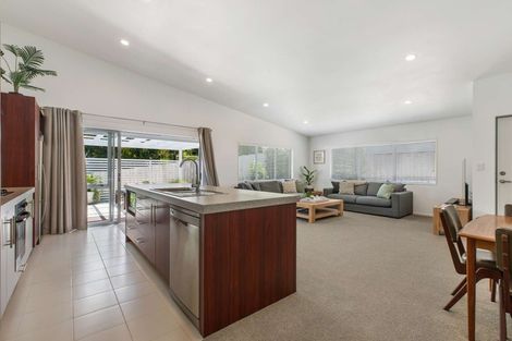 Photo of property in 21 Carento Way, Stanmore Bay, Whangaparaoa, 0932