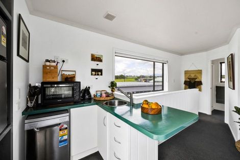 Photo of property in 14 West Quay, Waitara, 4320