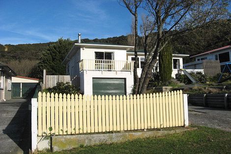 Photo of property in 15 Gardiner Grove, Wainuiomata, Lower Hutt, 5014