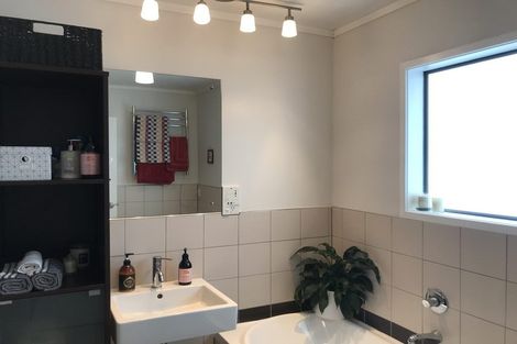 Photo of property in 93 Wade River Road, Stanmore Bay, Whangaparaoa, 0932