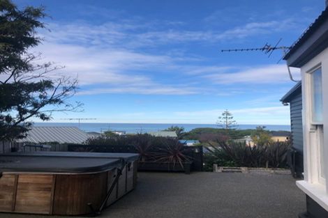 Photo of property in 17 Queen Street, Brighton, Dunedin, 9035