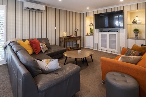 Photo of property in 3 Pounamu Place, Shelly Park, Auckland, 2014