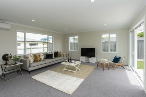 Photo of property in 16 West Place, Greenmeadows, Napier, 4112
