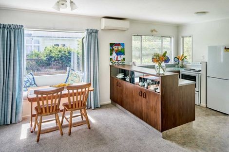 Photo of property in 105 Marine Parade, Eastbourne, Lower Hutt, 5013