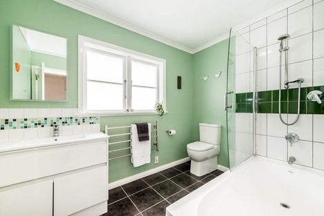 Photo of property in 106 Renown Road, Raumati South, Paraparaumu, 5032