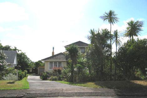 Photo of property in 14 Gaede Terrace, Sunnyvale, Auckland, 0612
