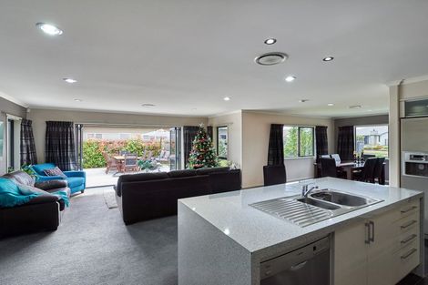 Photo of property in 27 Rodeo Drive, Kelvin Grove, Palmerston North, 4414