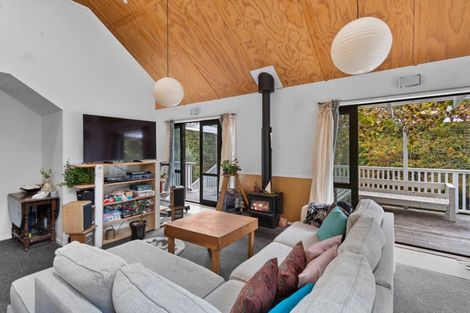Photo of property in 140 Shaw Road, Oratia, Auckland, 0604