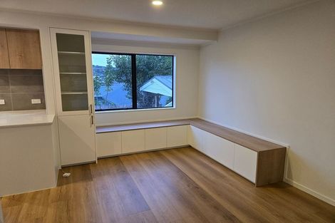 Photo of property in 2/26 Fernlea Rise, Bayview, Auckland, 0629