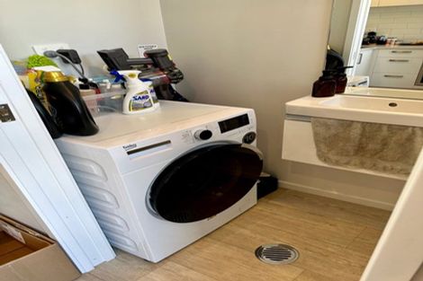 Photo of property in 74c Stanley Road, Glenfield, Auckland, 0629