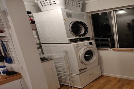 Photo of property in 17a Kingsbridge Place, Newlands, Wellington, 6037