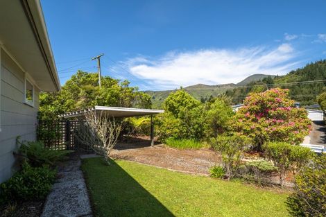 Photo of property in 169 Waikawa Road, Picton, 7220