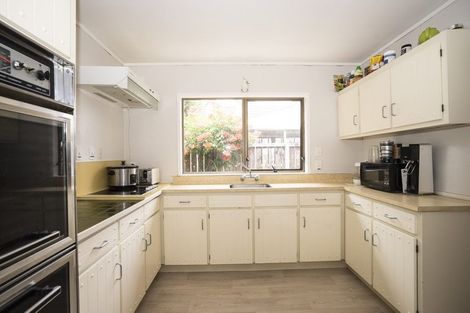 Photo of property in 5 Holyoake Place, Chatswood, Auckland, 0626