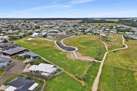 Photo of property in 5 Rangeview Rise, Foxton Beach, 4815