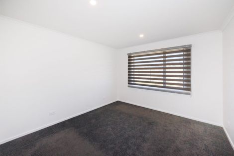 Photo of property in 26 Sardinia Grove, Fitzherbert, Palmerston North, 4410