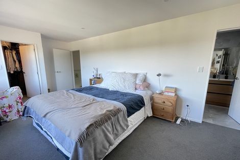 Photo of property in 2/4 Mcquoid Place, Glenfield, Auckland, 0629