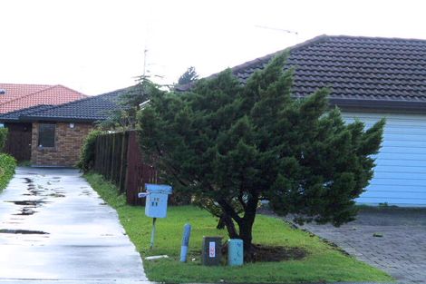 Photo of property in 2/11 Golfland Drive, Golflands, Auckland, 2013