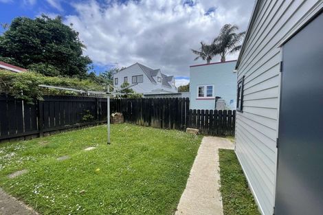 Photo of property in 25 Queensway, Three Kings, Auckland, 1024